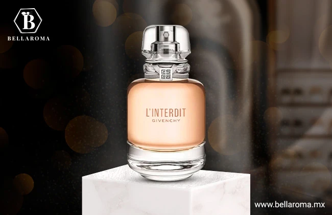 Fragancia de Givenchy en frasco color rosa y tapa plateada