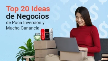 Chica viendo sus redes y explorando variedad de ideas de negocios para emprender con poca inversión y mucha ganancia