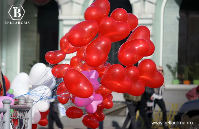 Globos en una plaza disponibles para la venta al público